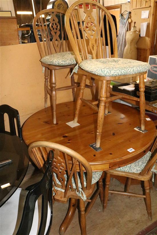 Circular pine table and four chairs